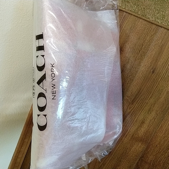 🆕 COACH Gorgeous Leather Tote - Picture 16 of 16